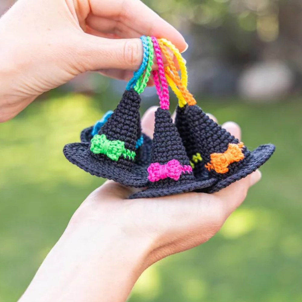 Crochet pattern Halloween witch hat keychain