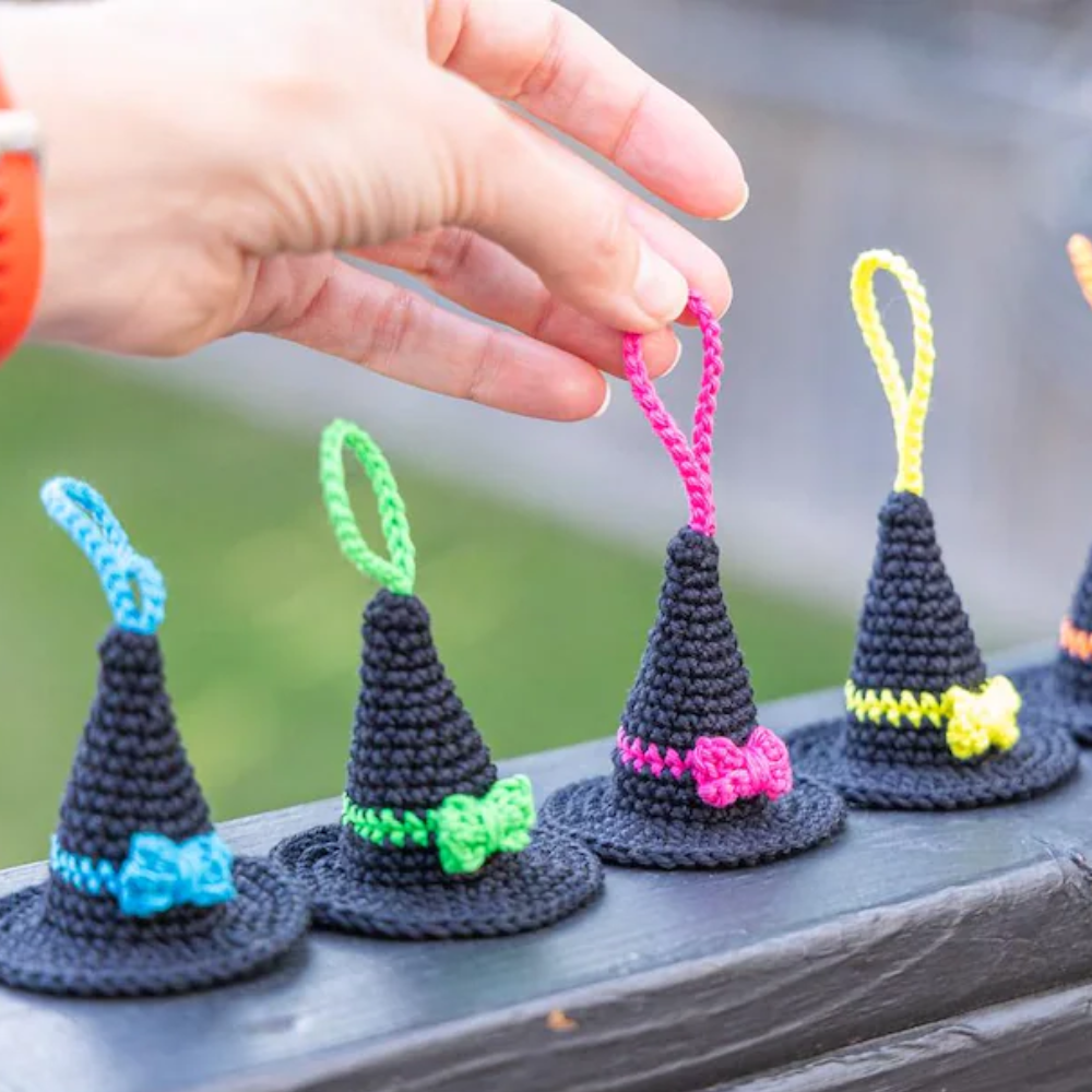 Crochet pattern Halloween witch hat keychain