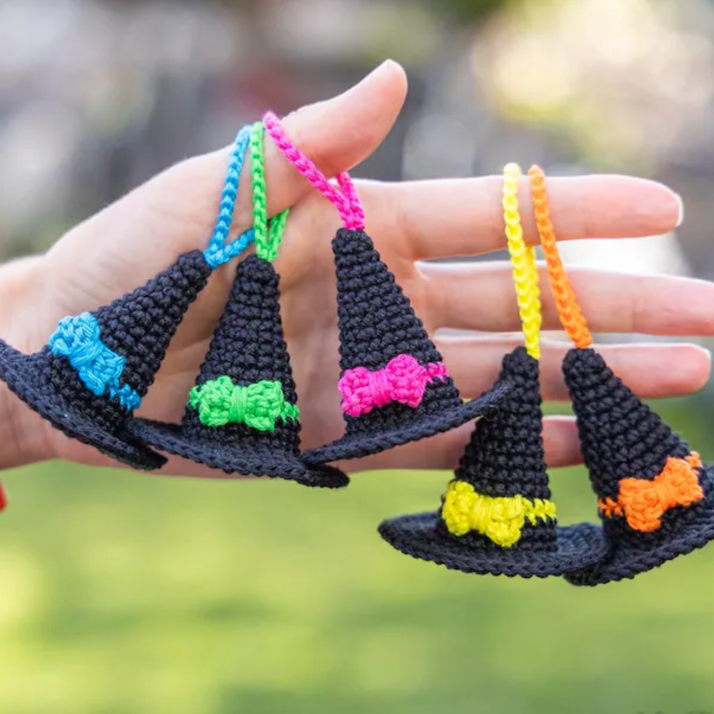 Crochet pattern Halloween witch hat keychain