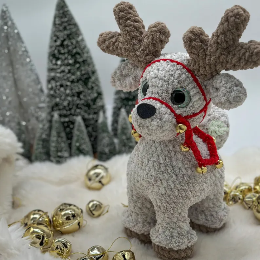 Amigurumi Reindeer Crochet Pattern: Festive Christmas Decor